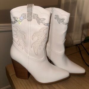 White Rhinestone Western Cowboy Booties Size 10